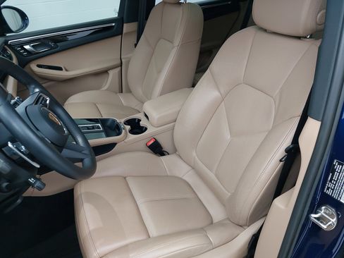 Used 2024 Porsche Macan image 5