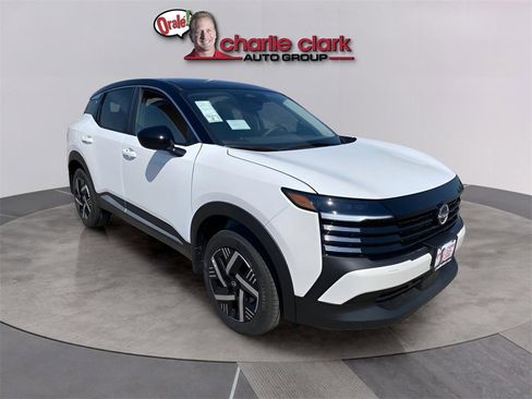 New 2026 Nissan Kicks SV image 8