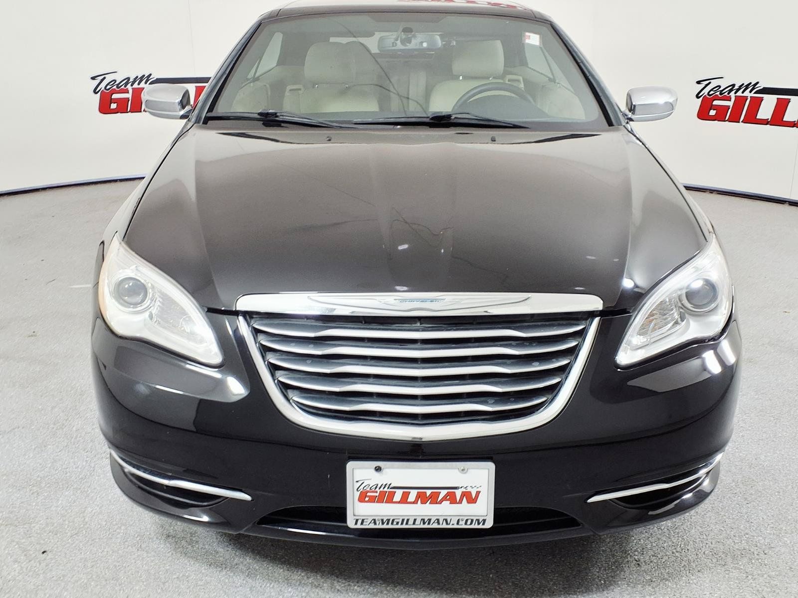 Used 2011 Chrysler 200 Limited FWD image 2