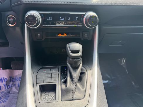 Used 2025 Toyota RAV4 XLE AWD/4WD image 11