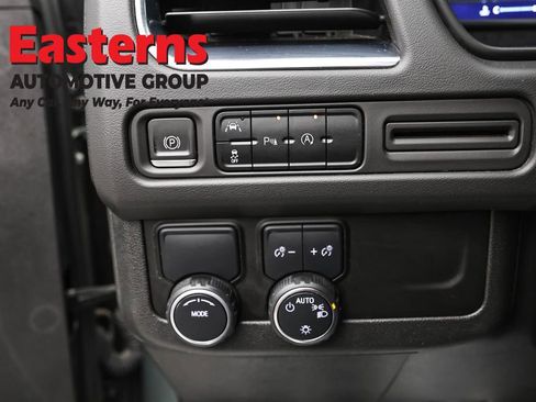 Used 2023 Chevrolet Suburban Premier image 23