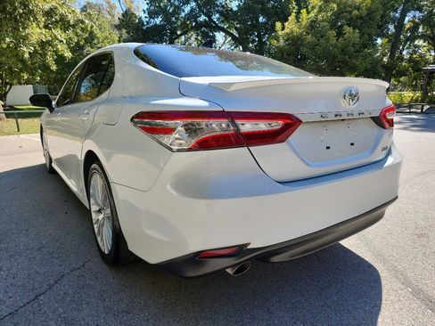 Used 2019 Toyota Camry XSE image 5