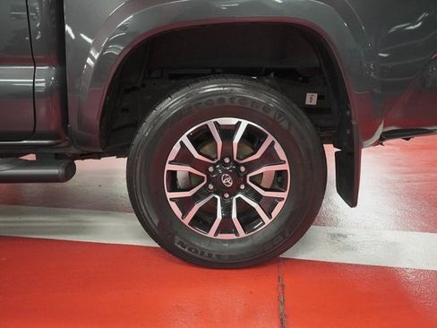 Certified 2022 Toyota Tacoma TRD Sport image 30