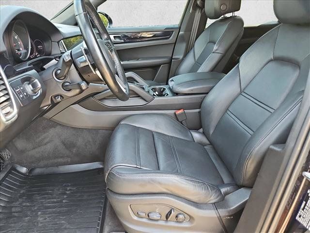 Used 2022 Porsche Cayenne Coupe AWD/4WD image 17