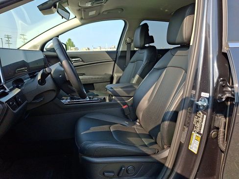 Used 2023 Kia Sportage EX AWD/4WD image 11