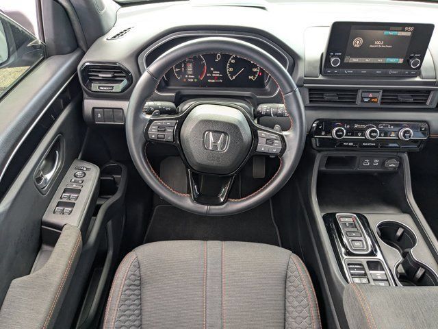 Used 2025 Honda Pilot Sport image 16