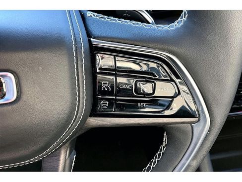 Certified 2025 Jeep Grand Cherokee Overland image 26