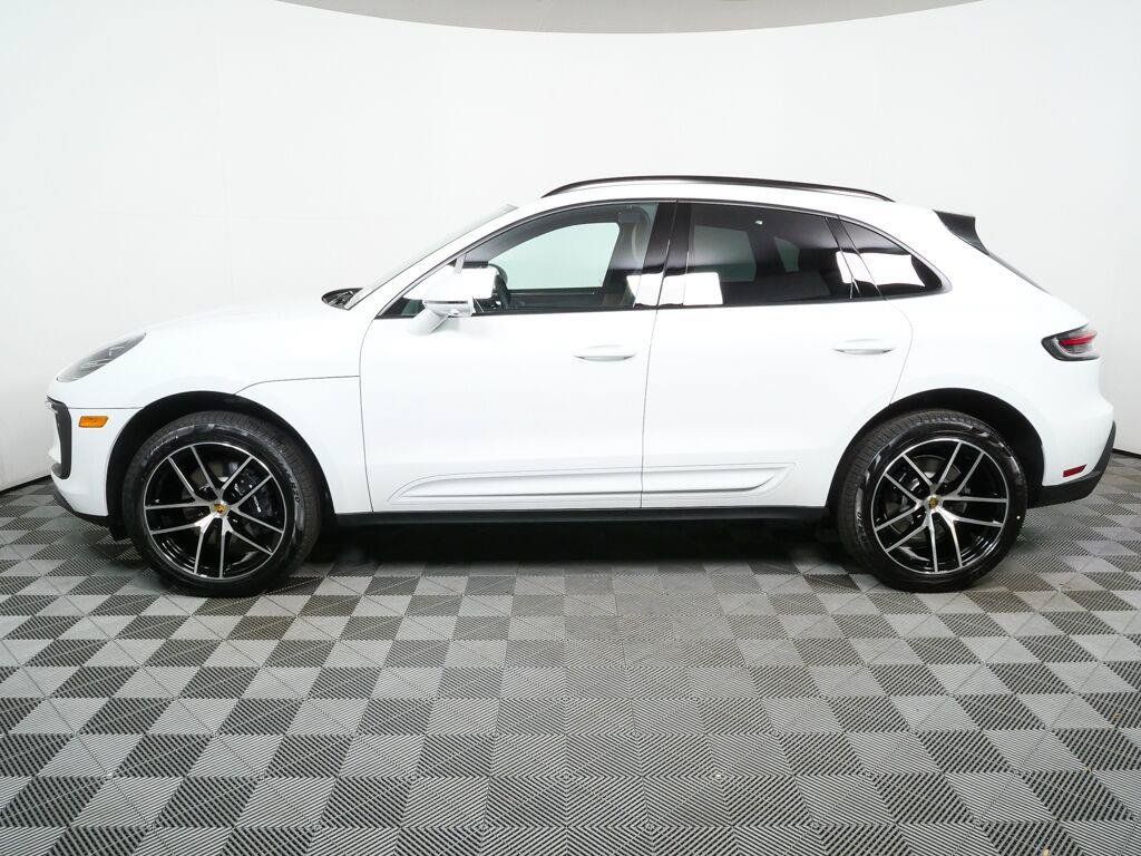 Certified 2026 Porsche Macan AWD/4WD image 2