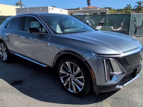 Certified 2023 Cadillac Lyriq Luxury image 3