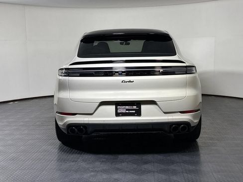 Certified 2025 Porsche Cayenne Turbo AWD/4WD image 6