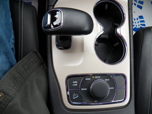 Used 2015 Jeep Grand Cherokee Limited image 22