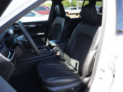 Certified 2023 Jeep Grand Cherokee Altitude AWD/4WD image 13