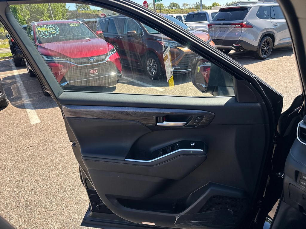 New 2026 Toyota Highlander Limited AWD/4WD image 31