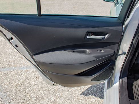 Used 2021 Toyota Corolla LE FWD image 15