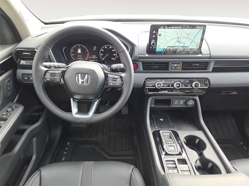 New 2025 Honda Pilot Touring image 10