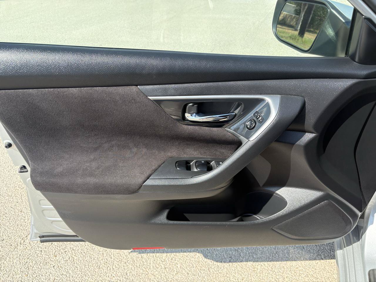 Used 2013 Nissan Altima 2.5 SV FWD image 22