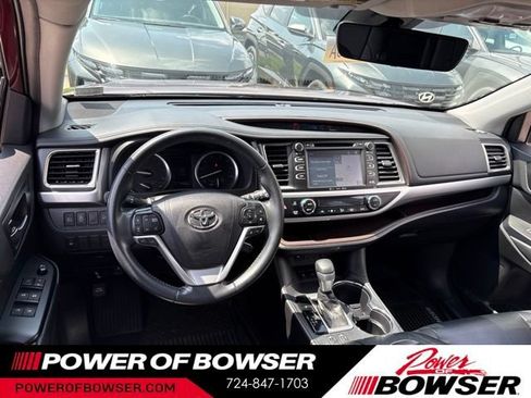 Used 2019 Toyota Highlander XLE AWD/4WD image 11