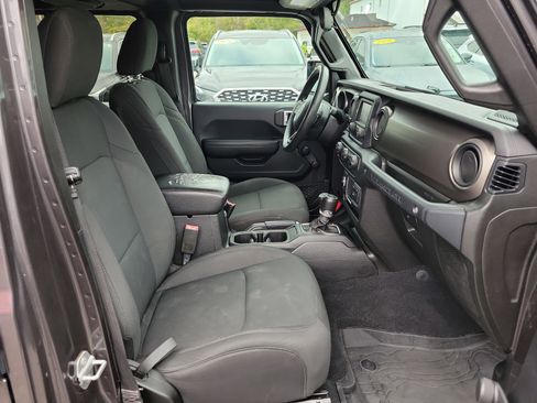 Used 2018 Jeep Wrangler Unlimited Sport image 7