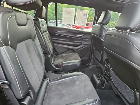 Used 2023 Jeep Grand Cherokee L Laredo AWD/4WD image 17
