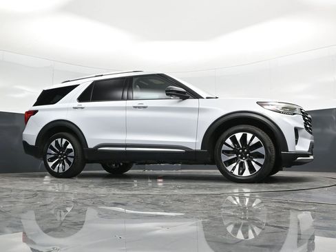 Certified 2025 Ford Explorer Platinum w/ LUX Leather Package AWD/4WD image 49