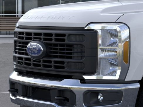 New 2026 Ford F250 XL w/ XL Chrome Package image 39
