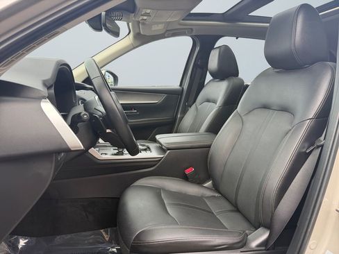 Used 2024 MAZDA CX-90 Plug-In Hybrid w/ Premium Pkg image 9