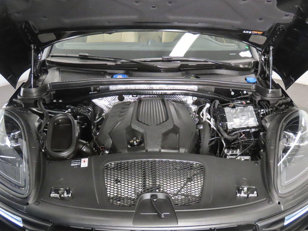 Certified 2026 Porsche Macan AWD/4WD image 50
