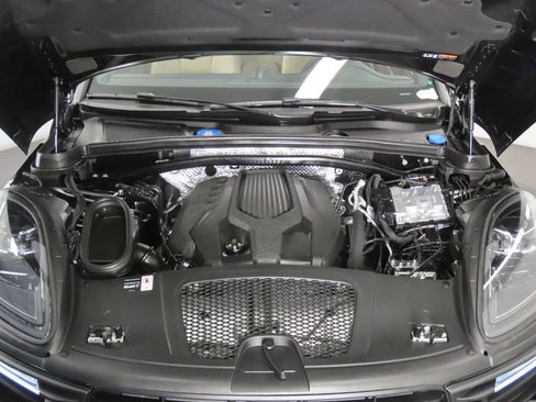 Certified 2026 Porsche Macan AWD/4WD image 50
