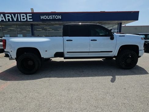 Used 2026 Chevrolet Silverado 3500 High Country w/ High Country Premium Package AWD/4WD image 9