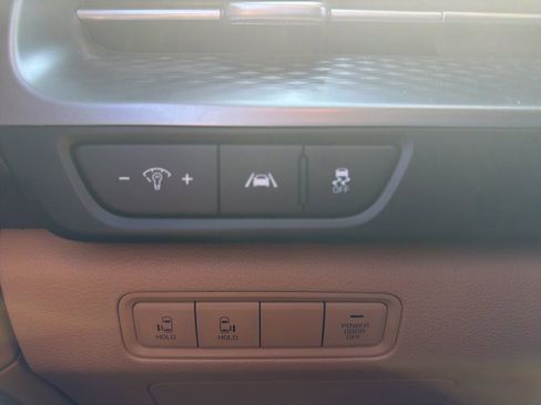 Used 2024 Kia Carnival LX FWD image 16