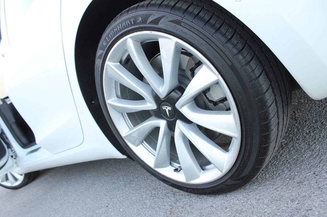 Used 2020 Tesla Model 3 Standard Range Plus RWD image 10