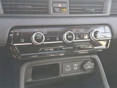 New 2025 Honda Pilot Touring image 14