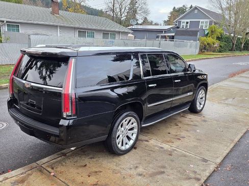Used 2017 Cadillac Escalade ESV Luxury image 5