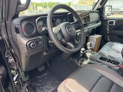 New 2026 Jeep Gladiator Rubicon w/ Steel Power Dome Hood Package AWD/4WD image 10