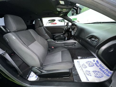 Used 2019 Dodge Challenger SXT image 28