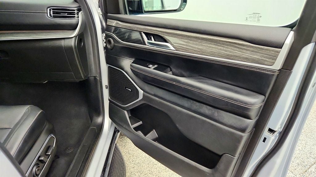 Used 2022 Jeep Wagoneer Series II w/ Premium Group I AWD/4WD image 25