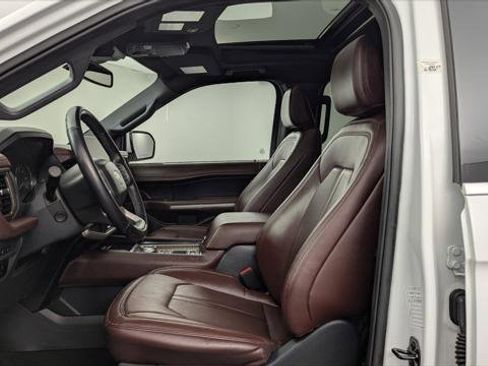 Used 2024 Ford Expedition Limited image 12