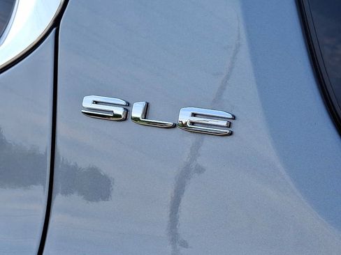 Used 2023 GMC Acadia SLE w/ Driver Convenience Package FWD image 35