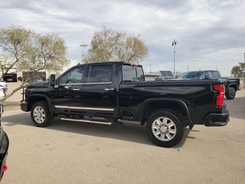 Used 2024 Chevrolet Silverado 2500 High Country w/ High Country Premium Package image 3
