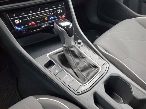 Certified 2025 Volkswagen Jetta Sport image 22