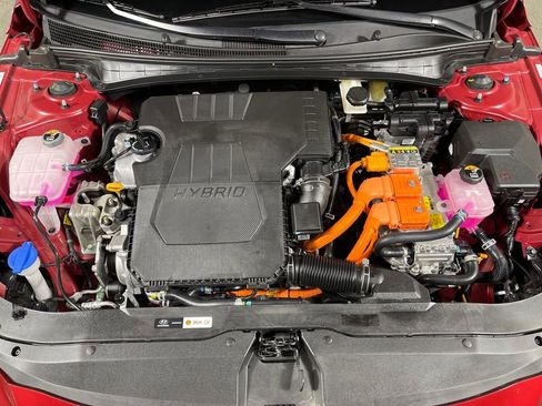 Certified 2025 Hyundai Elantra Limited image 9