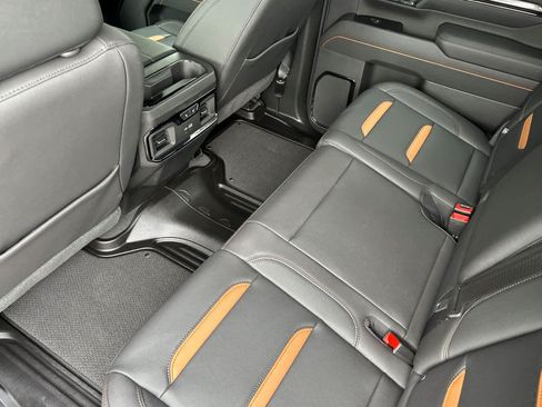 Used 2025 GMC Sierra 2500 AT4 AWD/4WD image 4