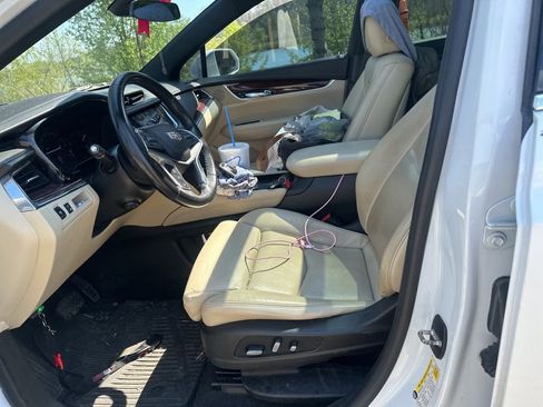 Used 2017 Cadillac XT5 Luxury w/ Driver Awareness Package image 7