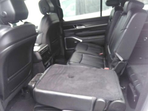 Used 2024 Jeep Wagoneer Series II w/ Flexible Seating Group RWD image 9