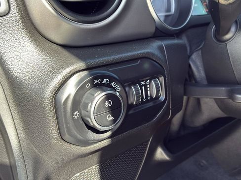 Used 2021 Jeep Gladiator Sport AWD/4WD image 32