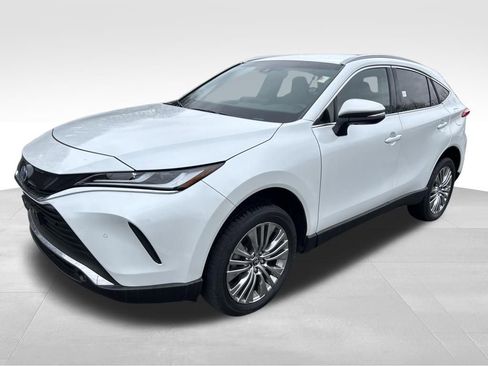 Used 2023 Toyota Venza XLE image 1