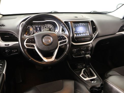 Used 2018 Jeep Cherokee Latitude Plus image 2