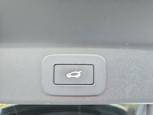 Used 2024 Jaguar F-PACE R-Dynamic S image 13