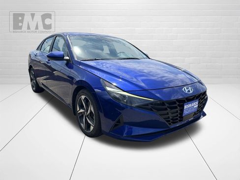 Used 2023 Hyundai Elantra SEL w/ Convenience Package FWD image 2