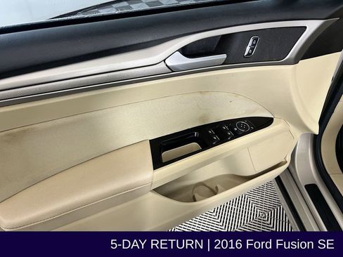 Used 2016 Ford Fusion SE image 22
